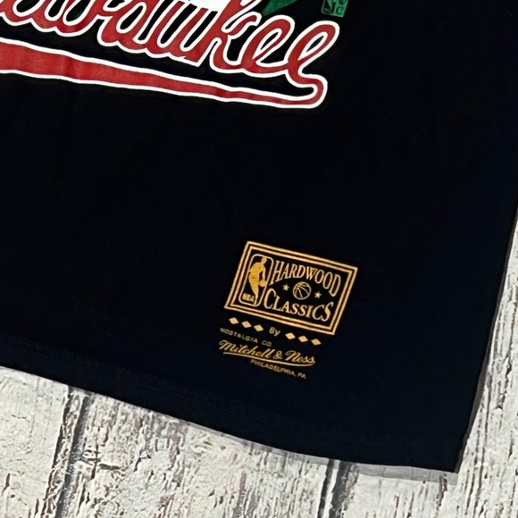 Milwaukee Bucks Mitchell & Ness NBA Basketball Crewneck Tshirt - Picture 2 of 4